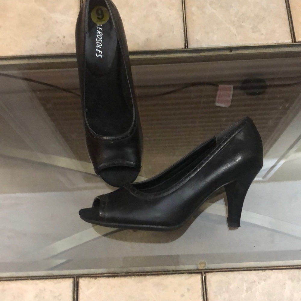 Ladies Black Leather Peep toe Shoes.